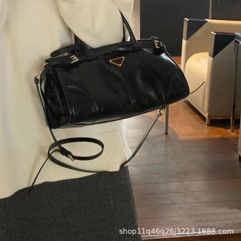 Shoulder Bags | Re-Edition 2002 Medium Leather Shoulder Bag  –  Womens Bags Black